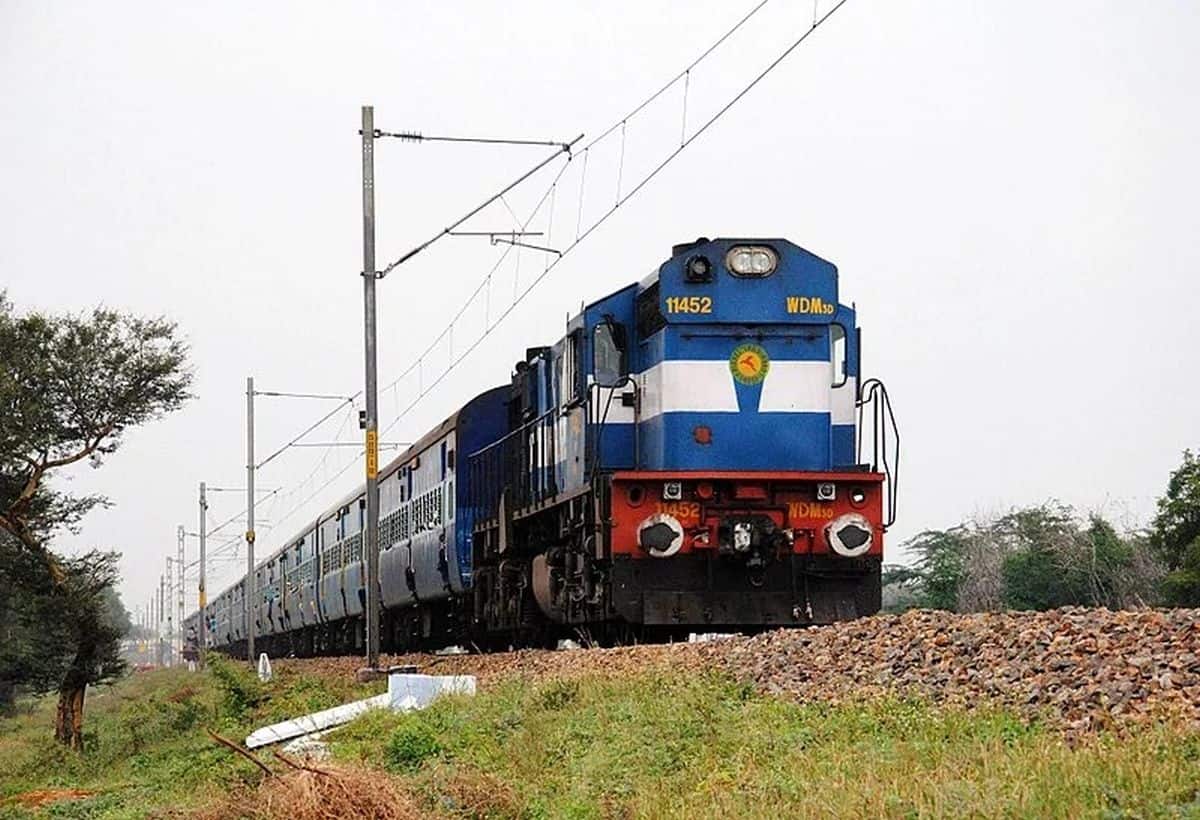 Indian Railways Facts: इलेक्ट्रिक ट्रेन का तार कभी नहीं घिसता, वजह जानकर रह जाएंगे हैरान