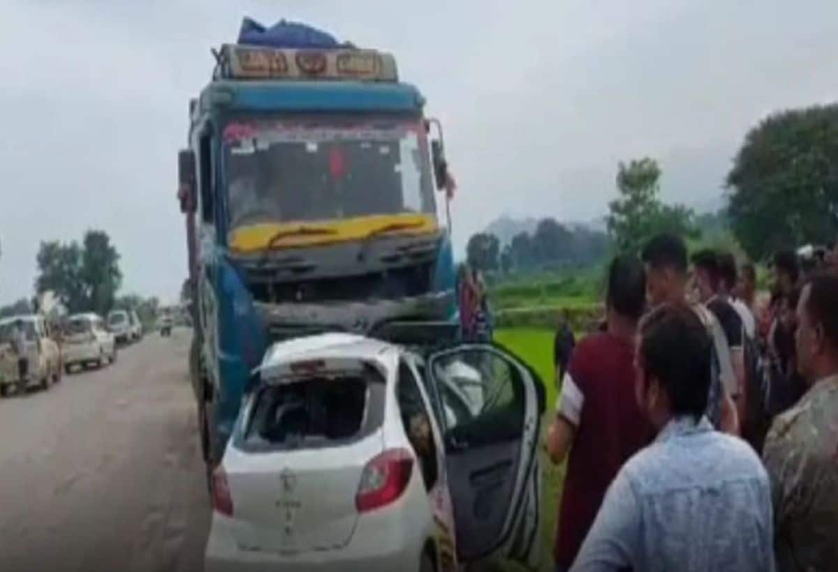 Ambikapur Road Accident: छत्तीसगढ़ के अंबिकापुर में भीषण सड़क हादसा, ट्रक से टकराई कार, 5 लोगों की मौत