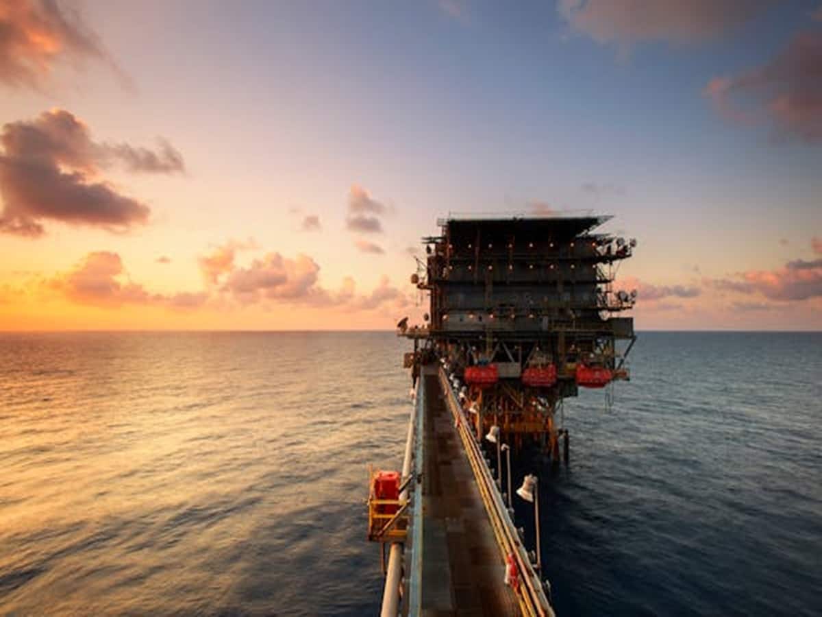 Crude Oil: रूस की रिफाइनरी पर अमेरिकी प्रतिबंध से कच्चे तेल में उबाल, कीमतें साप्ताहिक आधार बड़ी तेजी की ओर हुई बढ़ी Crude Oil: रूस की रिफाइनरी पर अमेरिकी प्रतिबंध से कच्चे तेल में उबाल, कीमतें साप्ताहिक आधार बड़ी तेजी की ओर हुई बढ़ी