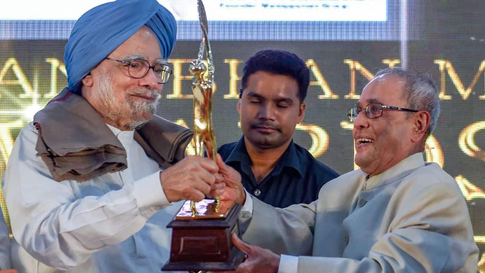 ‘एक्सीडेंटल PM नहीं थे मनमोहन’, प्रणब दा ने इंदिरा गांधी-नरसिम्हा राव से भी बताया था बेहतर ‘एक्सीडेंटल PM नहीं थे मनमोहन’, प्रणब दा ने इंदिरा गांधी-नरसिम्हा राव से भी बताया था बेहतर