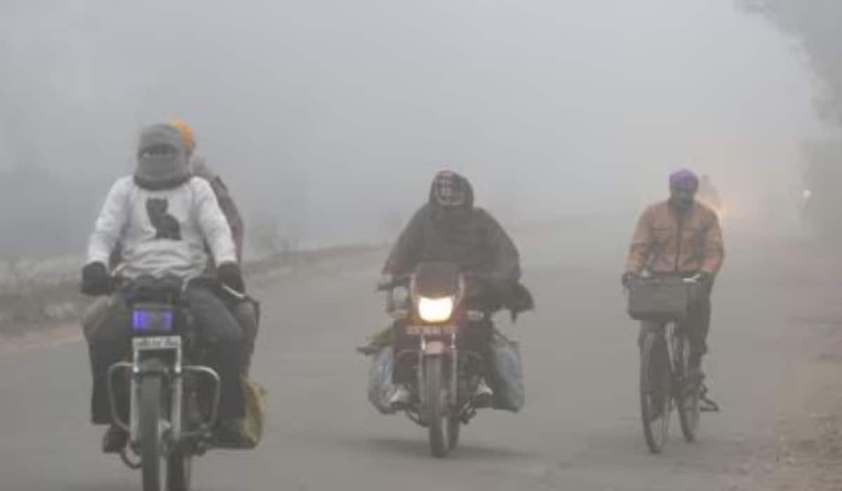 Weather Updates: दिल्ली में छाई रहेगी धुंध, यूपी में शीतलहर की आहट, जानें पूरे देश का मौसम का हाल
