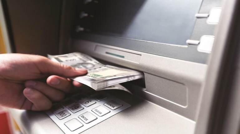 Loot! 500 notes instead of 200 instead of ATM, bank loses 5 lakhs, FIR registered, police looking for - UP ATM 500 Rupees Dispensing 500
