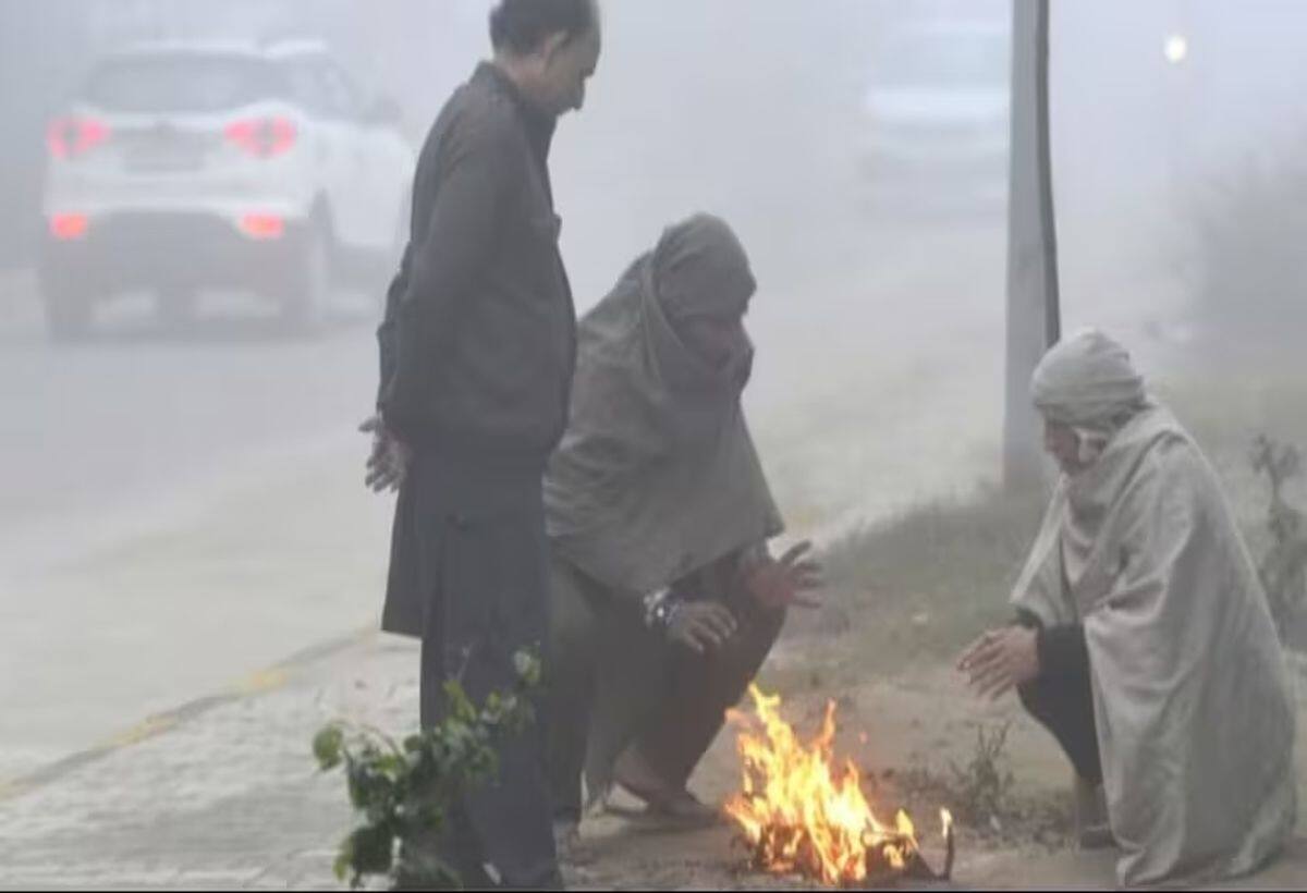 UP Weather Updates: उत्तर प्रदेश में ठंड का कहर, 15 लोगों की मौत, मूसलाधार बारिश की आशंका