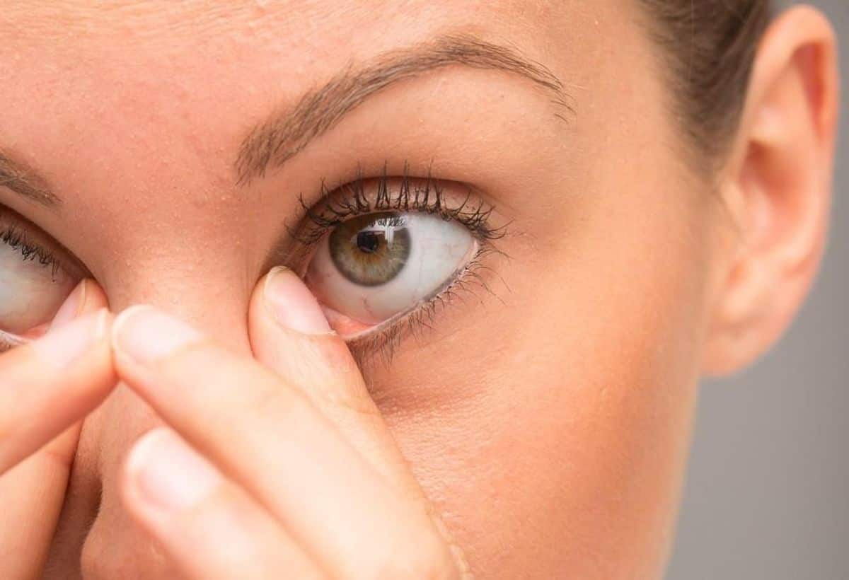 Eyesight Improve Tips: आंखों की रोशनी कैसे बढ़ाएं? यहां जानें घरेलू उपाय, बाज जैसी तेज हो जाएगी नजर