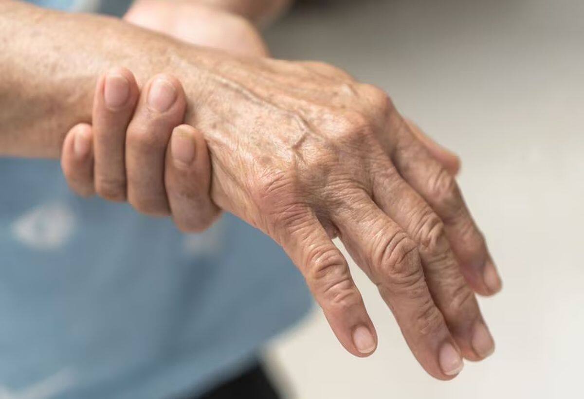 Guillain Barre Syndrome: महाराष्ट्र में तेजी से फैल रहे हैं GBS के मरीज, सोलापुर में मिले 9 नए केस, मचा हड़कंप Guillain Barre Syndrome: महाराष्ट्र में तेजी से फैल रहे हैं GBS के मरीज, सोलापुर में मिले 9 नए केस, मचा हड़कंप