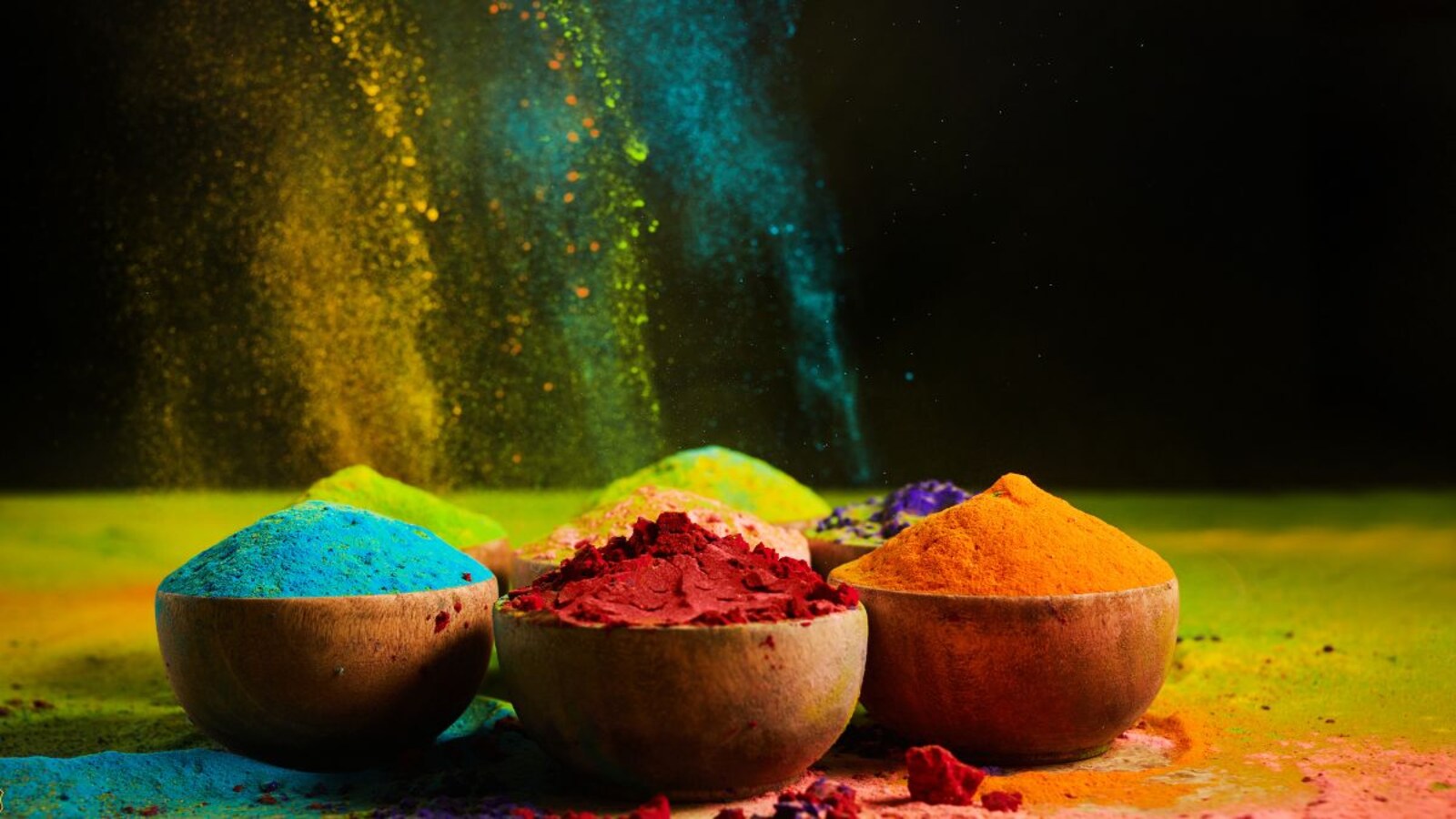 Holi 2025 Date: क्या इस साल भी दो दिन पड़ रही है होली, डेट पर फंसा पेच? ज्योतिष से जानें सही तारीख - holi date 2025 14 or 15 march when is