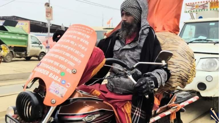 Maha kumbh 2025: 11 हजार रुद्राक्ष से लेकर 20 किलो चाबी तक, अजब-गजब बाबाओं की कहानी