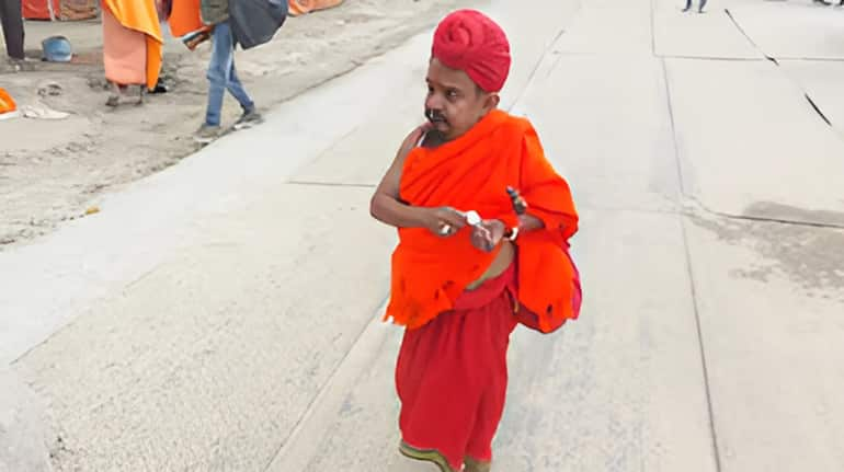   Chhotu Baba The most unique identity of Chhotu Baba is his fast of not bathing for 32 years. This penance of his is a symbol of his religious dedication. Baba believes that through this type of penance the soul can be purified and its attention remains focused only on God. (image source: social media)