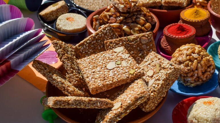 Makar Sankranti 2025: 13 या 14 जनवरी को कब है मकर संक्रांति? जानें सही  तिथि, शुभ मुहूर्त और स्थानीय परंपराएं - makar sankranti names and  traditions vary across regions with unique customs