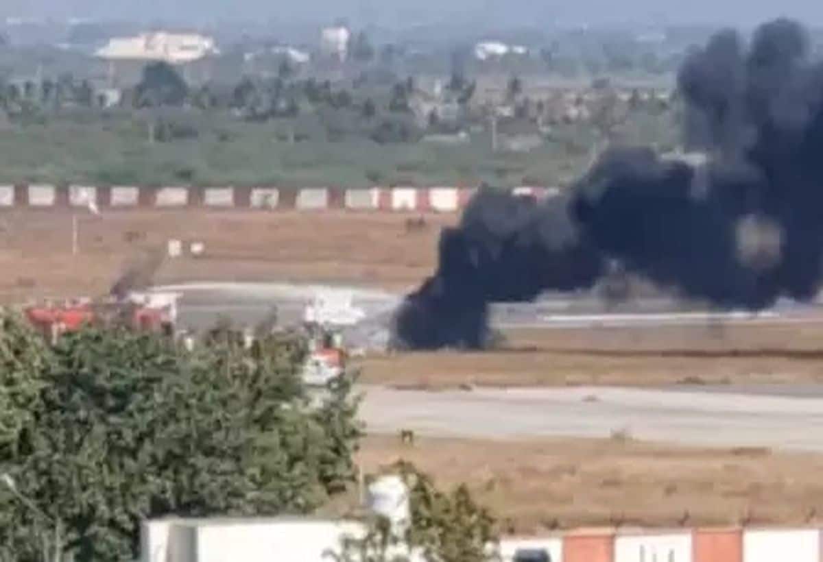 Porbandar Airport: गुजरात के पोरबंदर में भीषण हादसा, हेलीकॉप्टर क्रैश, 3 लोगों की मौत Porbandar Airport: गुजरात के पोरबंदर में भीषण हादसा, हेलीकॉप्टर क्रैश, 3 लोगों की मौत