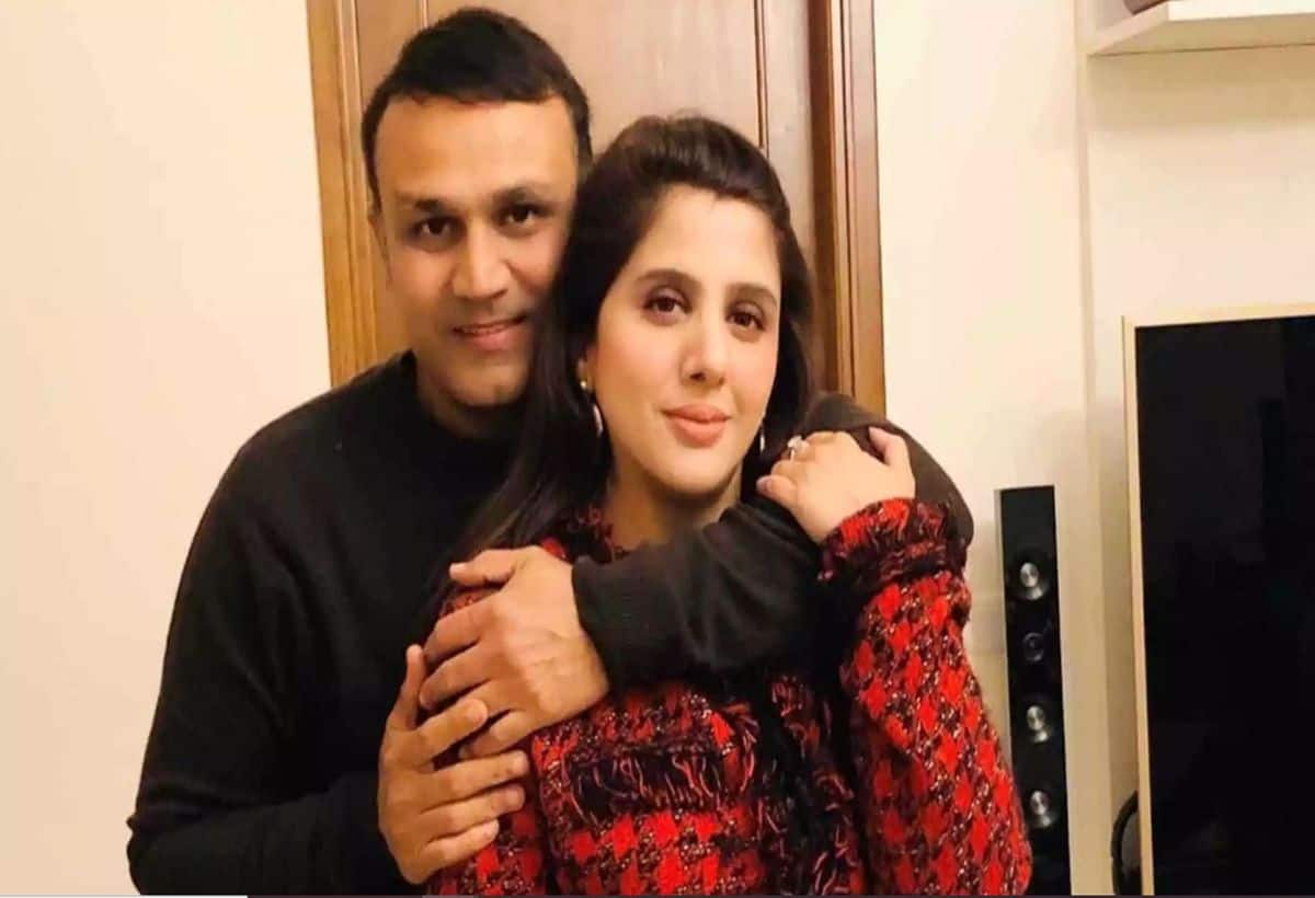 वीरेंद्र सहवाग शादी के 20 साल बाद पत्नी आरती से लेने जा रहे हैं तलाक! Instagram पर एक-दूसरे को किया अनफॉलो