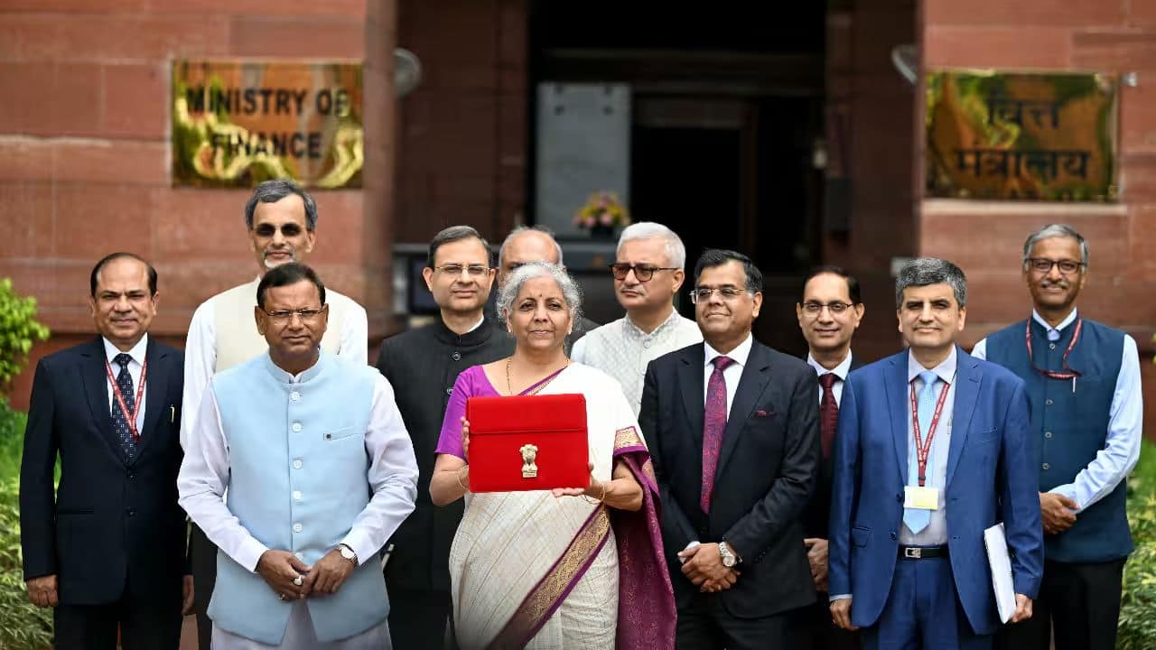 Budget 2025 Expectations Highlights फाइनेंशियल सेक्टर ने की FD और