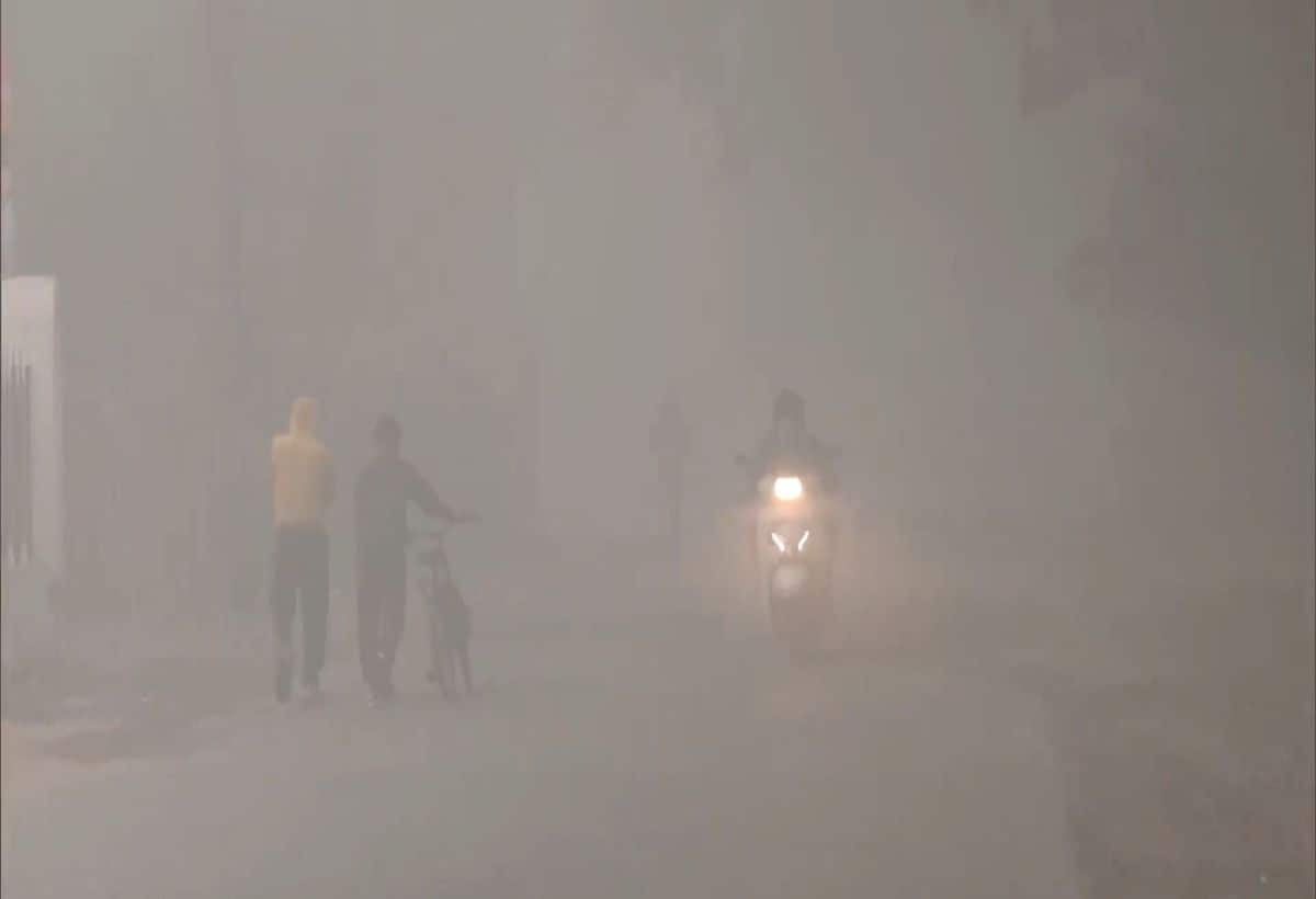 National-Delhi Weather Update: घने कोहरे की चादर में लिपटा दिल्ली-NCR, विजिबिलिटी जीरो, हल्की बारिश की आशंका – #INA