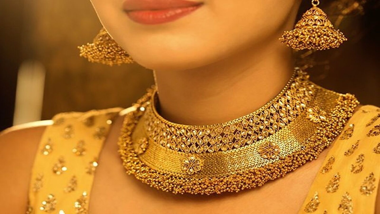 शेयर मार्केट में गिरावट बढ़ने के डर से इनवेस्ट नहीं करना चाहते? तो फिर मोटी  कमाई के लिए गोल्ड में करें निवेश - stock markets fall if you do not want to  invest in stocks you can invest in gold know what are options |  Moneycontrol Hindi