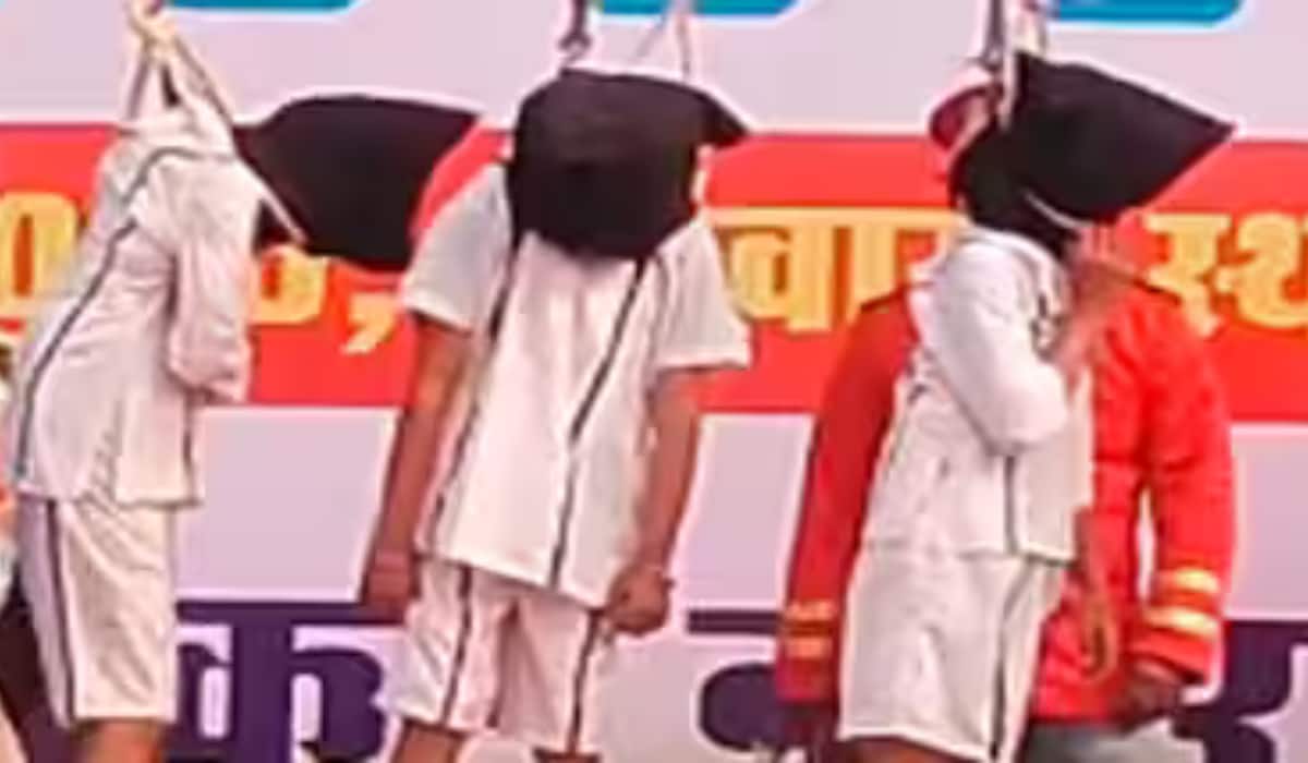 Shocking! गणतंत्र दिवस पर स्कूल नाटक में बच्चों को असली फांसी पर लटकाया, वायरल वीडियो देख लोगों के उड़े होश