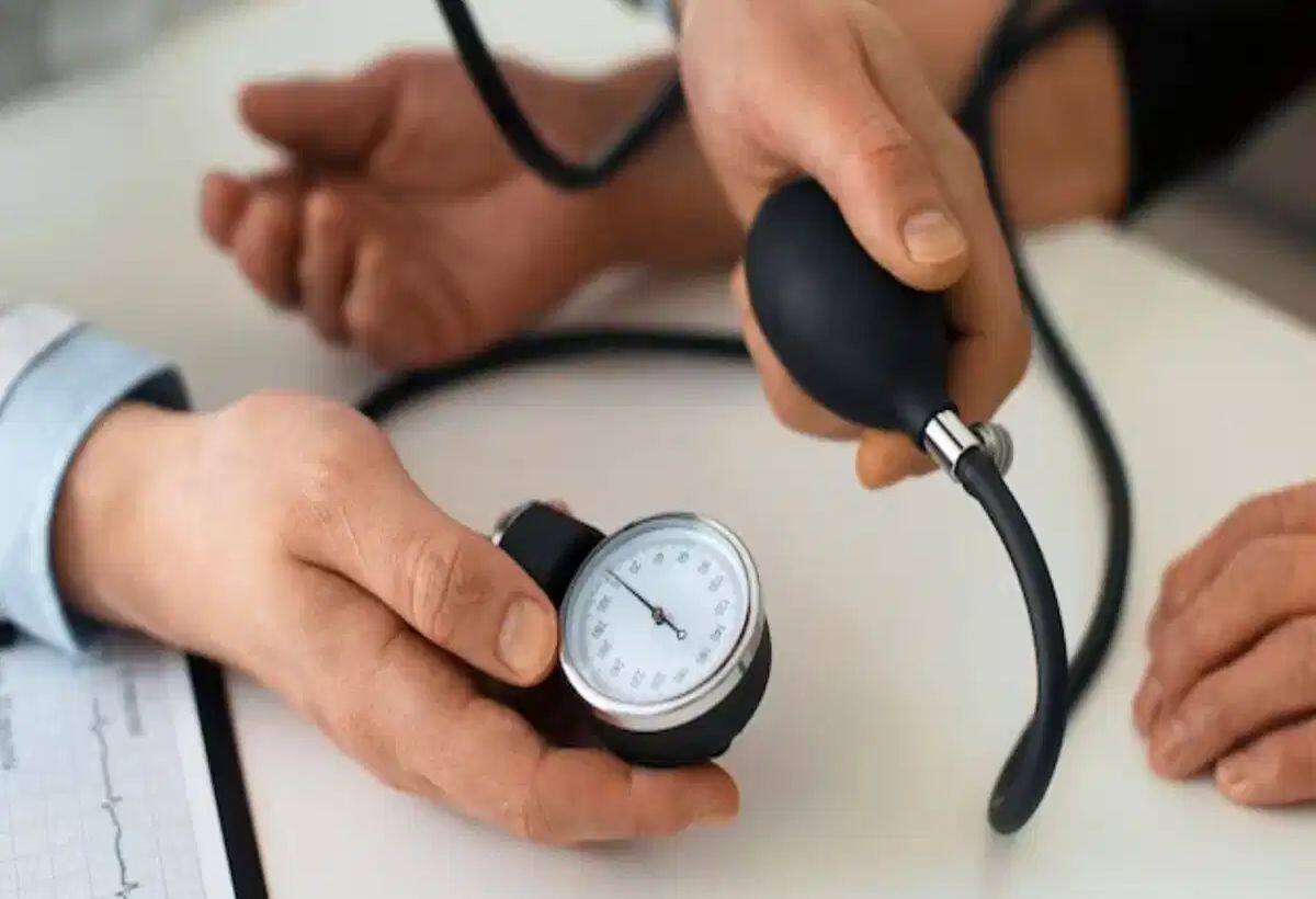 Blood Pressure: ब्लड प्रेशर बढ़ने पर इन फलों का करें सेवन, जल्द मिलेगा आराम Blood Pressure: ब्लड प्रेशर बढ़ने पर इन फलों का करें सेवन, जल्द मिलेगा आराम