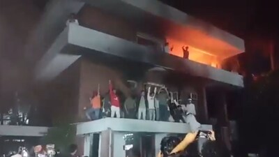 बांग्लादेश में इन दिनों अराजकता का माहौल बना हुआ है। 