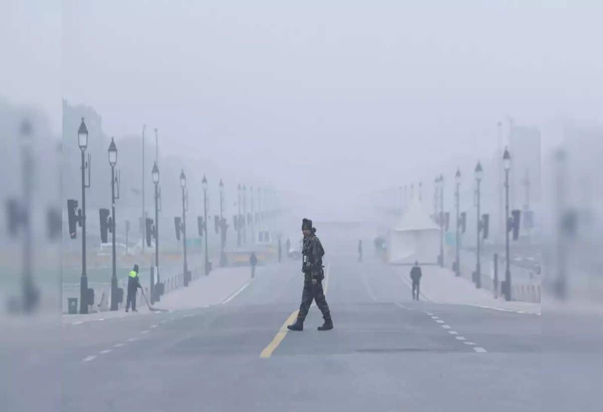 Weather Updates: दिल्ली में सताने लगी गर्मी, आज हल्की बारिश और आंधी की संभावना, जानें अन्य राज्यों में मौसम का हाल