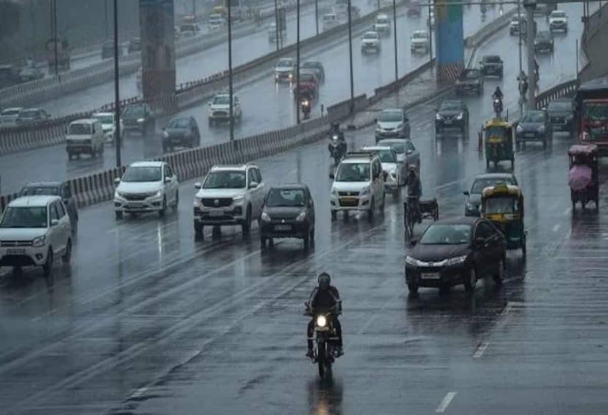Weather Updates: दिल्ली में हल्की बारिश, छाया कोहरा, हिमाचल प्रदेश में बारिश का अलर्ट जारी