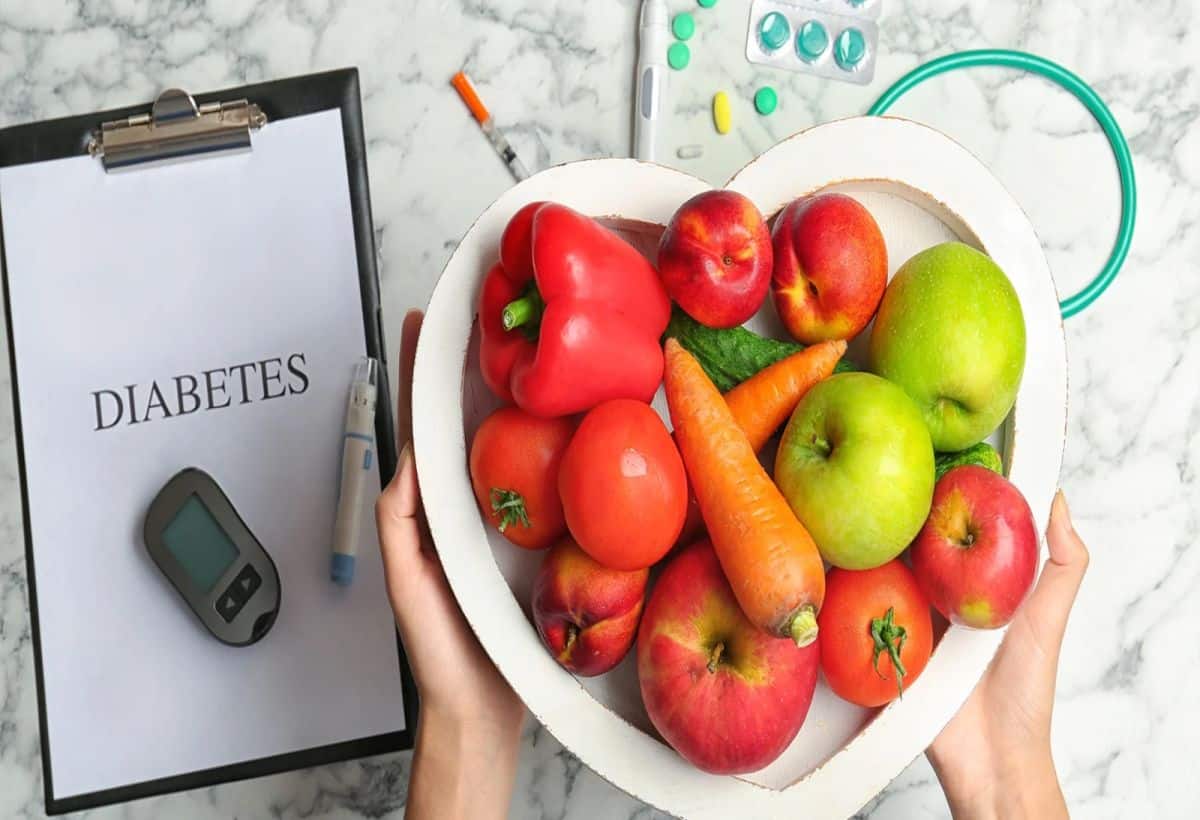 Diabetes Tips: डायबिटीज के मरीज इन फलों से बनाएं दूरी, ब्लड शुगर रहेगा कंट्रोल
