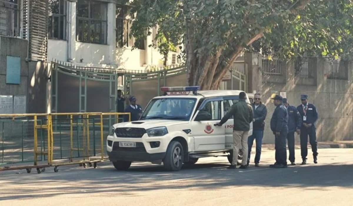 Ghazipur Accident: गाजीपुर में महाकुंभ से लौट रहे श्रद्धालुओं को डंपर ने कुचला, 9 लोगों की मौत