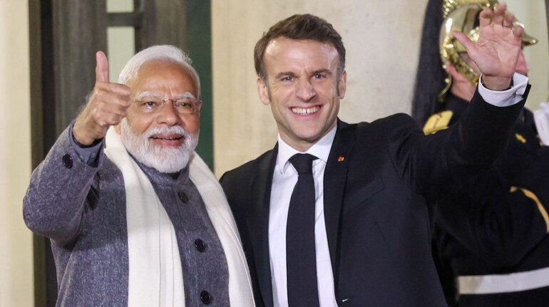 PM Modi France Visit: पीएम मोदी पहुंचे फ्रांस, राष्ट्रपति मैंक्रों ने गर्मजोशी से किया स्वागत, आज AI शिखर सम्मेलन में होंगे शामिल - pm modi france visit meets french ...