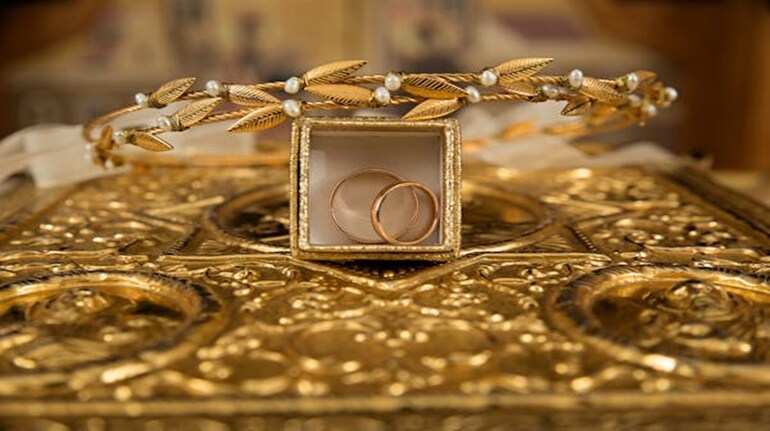 Gold Price: सुनहरे शिखर पर सोना, जानें तेजी की क्या है वजह, आगे कहां तक जा  सकते है भाव - gold price gold is at its peak know the reason for the