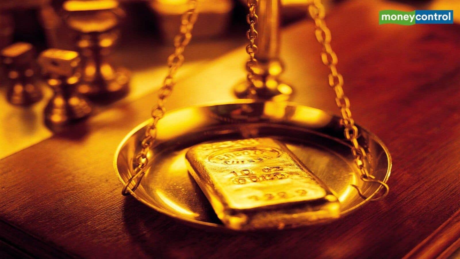 Gold Prices: सोना हुआ 1,000 रुपया सस्ता, इस कारण आई गिरावट, जानें आगे क्या रह सकता है भाव