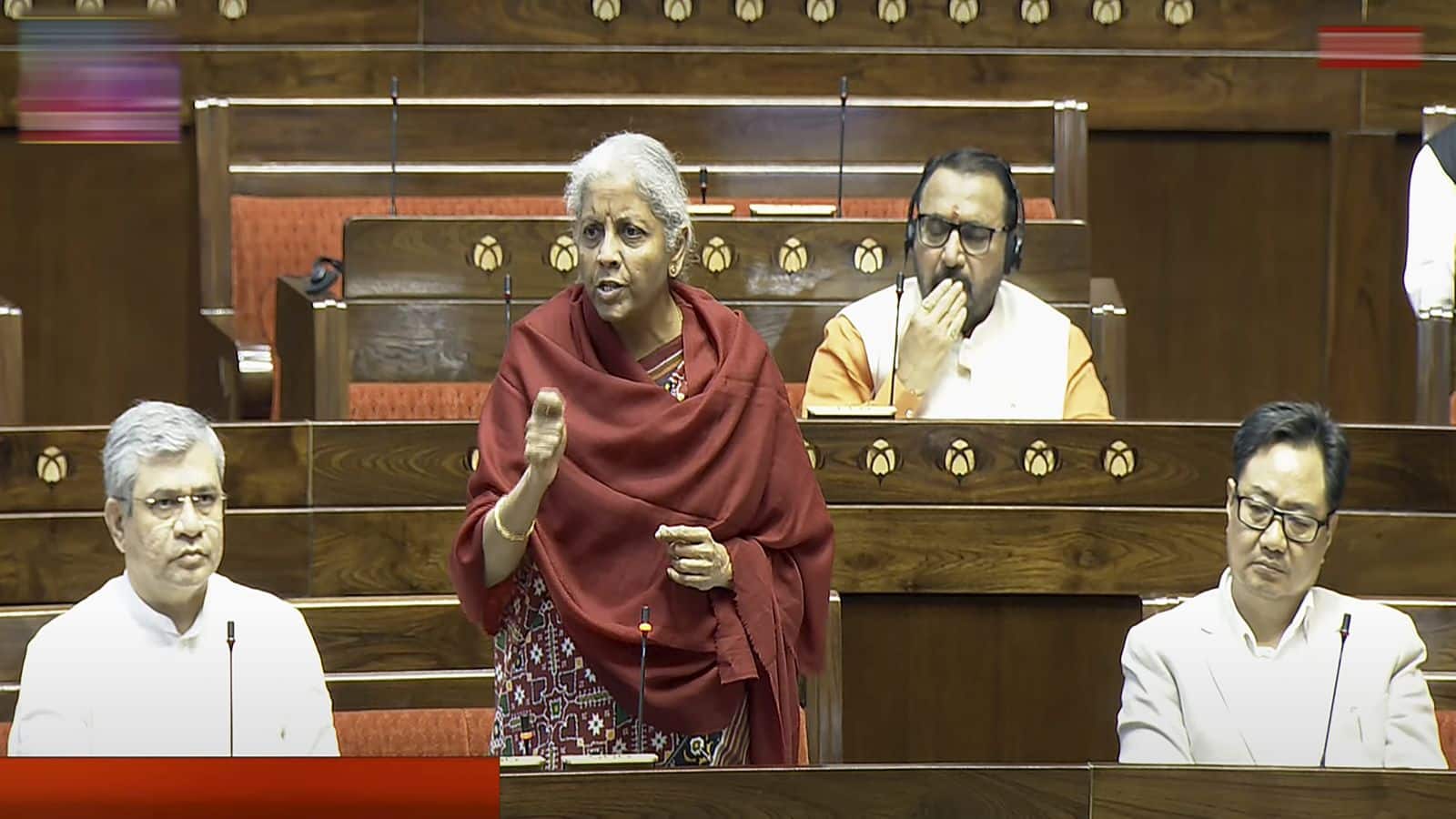नए इनकम टैक्स बिल में होंगी 536 धाराएं, FM निर्मला सीतारमण ने लोकसभा में किया पेश, जानें क्या-क्या हुए बदलाव