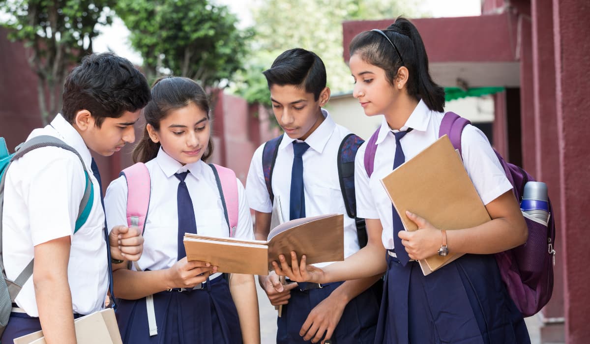CBSE Exam 2025: टॉप करने के लिए स्टूडेंट्स अपनाएं ये स्मार्ट स्टडी हैक्स और पाएं सफलता!