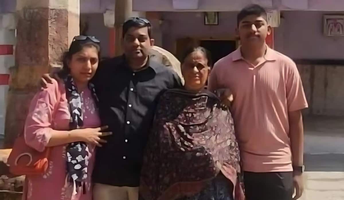 Mysuru: एक ही परिवार के 4 लोगों की मौत, आत्महत्या या हत्या, जानिए आखिर क्या है रहस्य Mysuru: एक ही परिवार के 4 लोगों की मौत, आत्महत्या या हत्या, जानिए आखिर क्या है रहस्य