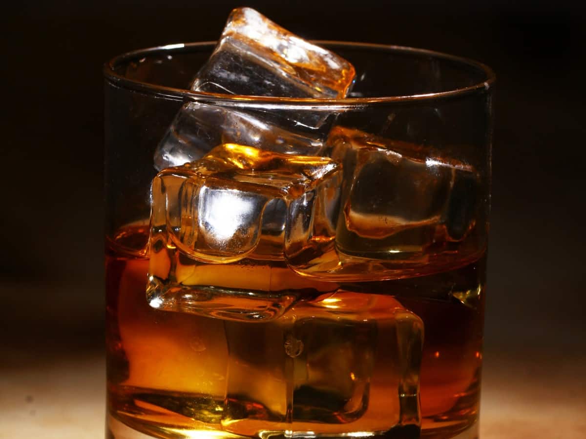 Expensive Whisky: ₹1050000 की सिंगल माल्ट व्हिस्की, बॉटल भी स्पेशल, आखिर क्या है इसमें खास?