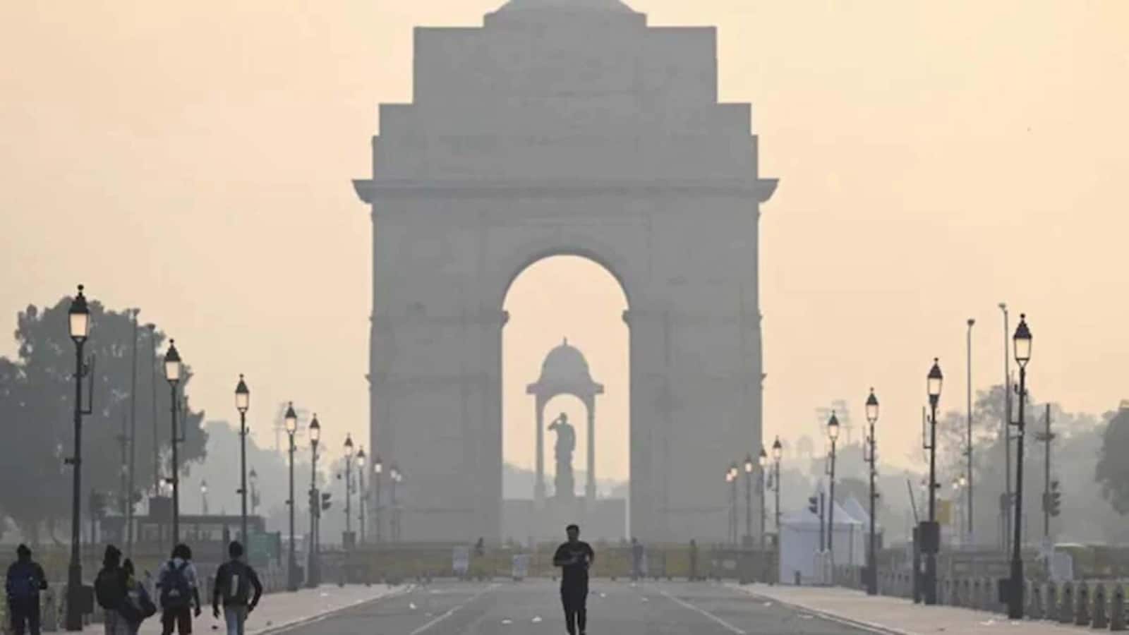 Delhi Weather Update: दिल्ली में ठंडी हवाओं का दौर जारी, मौसम विभाग ने बताया कब मिलेगी राहत