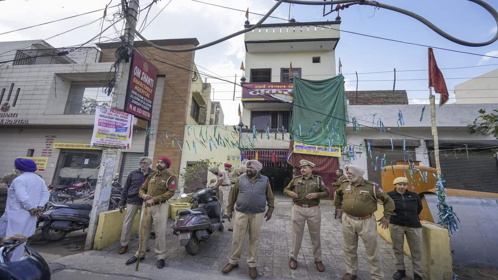 Amritsar Grenade Attack: अमृतसर मंदिर ग्रेनेड हमले का संदिग्ध पुलिस एनकाउंटर में ढेर, दूसरे आरोपी की तलाश जारी