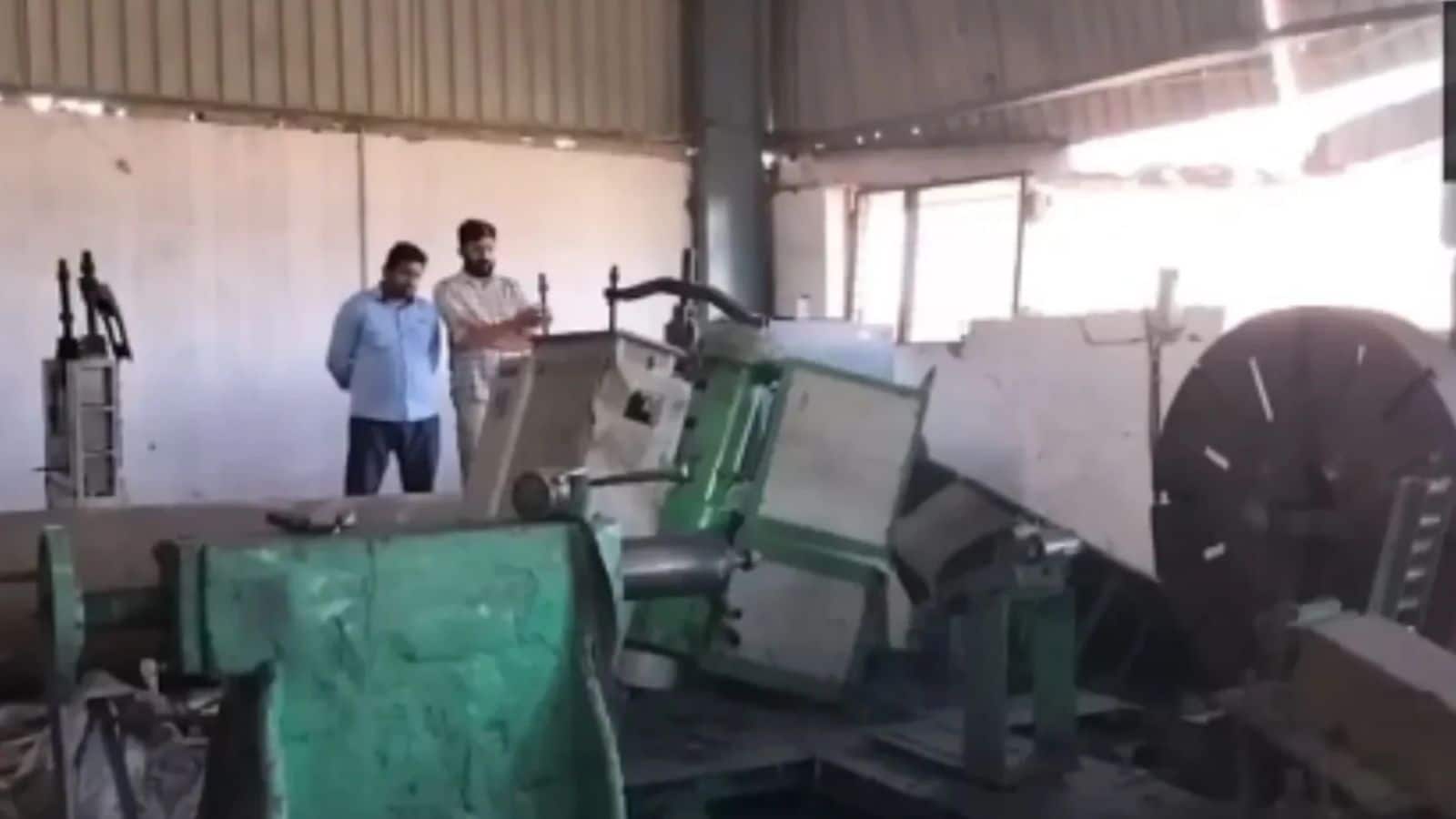 Ghaziabad Boiler Blast Video: गाजियाबाद में दर्दनाक हादसा, पेपर मिल के बॉयलर में ब्लास्ट, 3 मजदूरों की दर्दनाक मौत Ghaziabad Boiler Blast Video: गाजियाबाद में दर्दनाक हादसा, पेपर मिल के बॉयलर में ब्लास्ट, 3 मजदूरों की दर्दनाक मौत