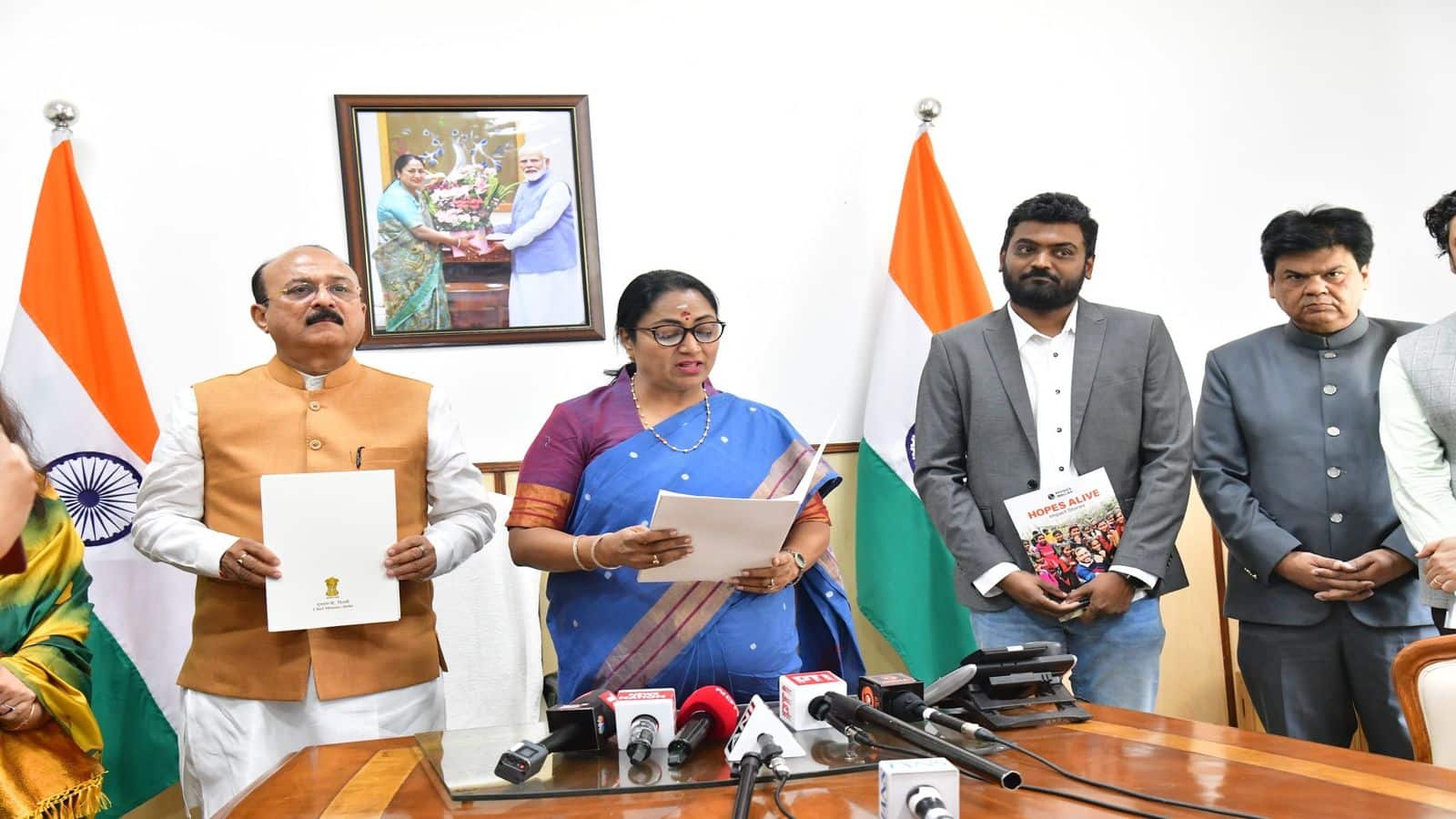 Delhi Free Coaching: दिल्ली सरकार का बड़ा तोहफा, 1.63 लाख छात्रों को मिलेगी NEET और CUET की फ्री कोचिंग Delhi Free Coaching: दिल्ली सरकार का बड़ा तोहफा, 1.63 लाख छात्रों को मिलेगी NEET और CUET की फ्री कोचिंग