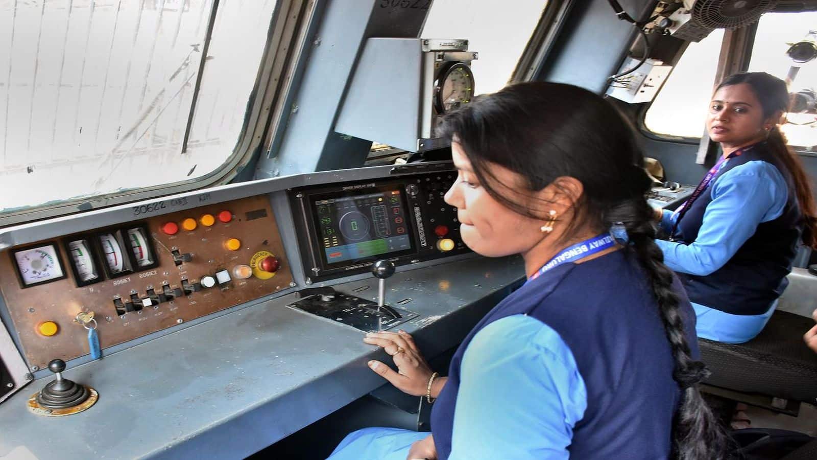 Indian Railways: ट्रेन चलाने वाले ड्राइवर की सैलरी सुनकर उड़ जाएंगे होश, जानें 8वें वेतन आयोग में कितनी बढ़ सकती है