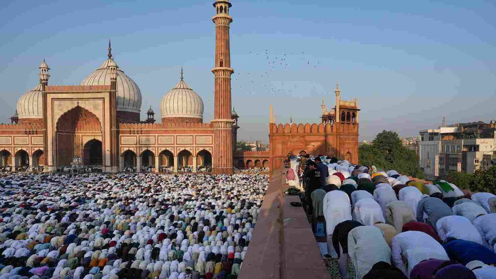 Eid-ul-Fitr 2025: देश-दुनिया में मनाई जा रही ईद, नमाजियों से गुलजार रहीं मस्जिदें, देखें खूबसूरत नजारे