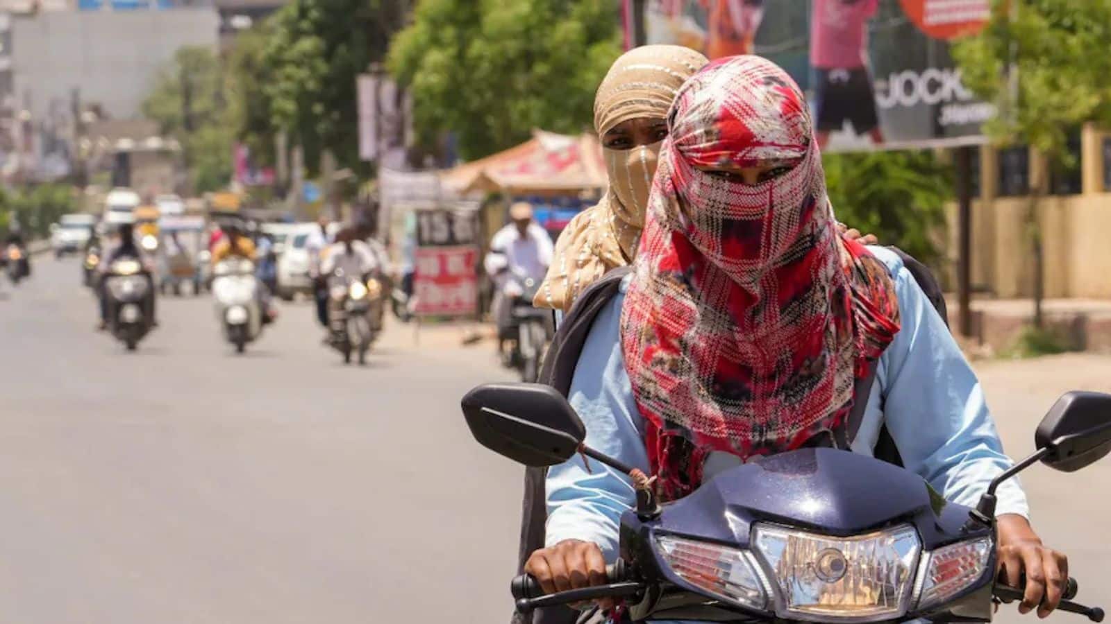 Delhi Weather Update: गर्मी से बेहाल दिल्ली, जानें अगले कुछ दिनों का पूरा वेदर अपडेट