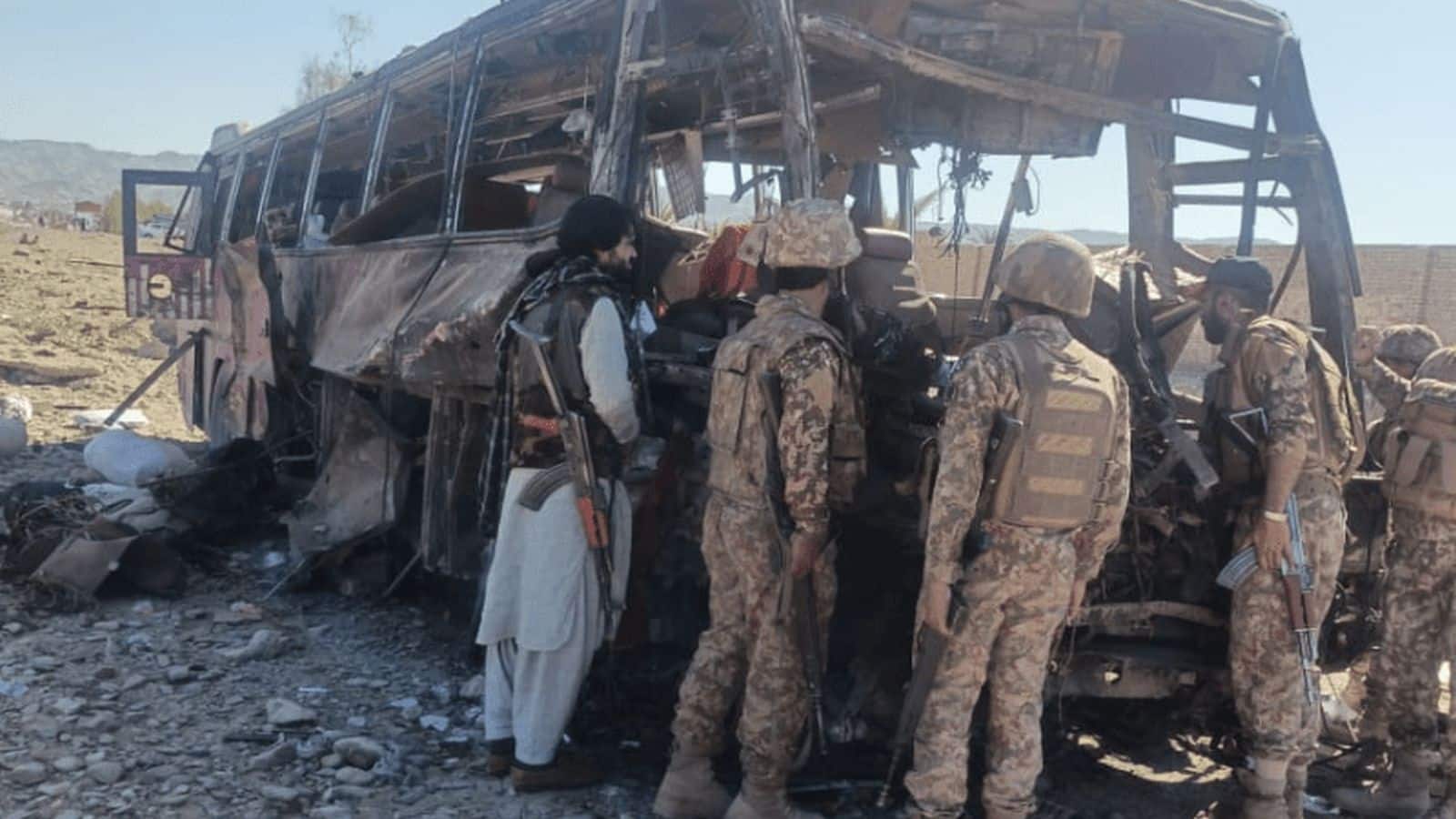 Pakistan Attack News: पाकिस्तानी सेना पर बड़ा आतंकी हमला, बलूच विद्रोहियों का दावा- 90 जवान मारे