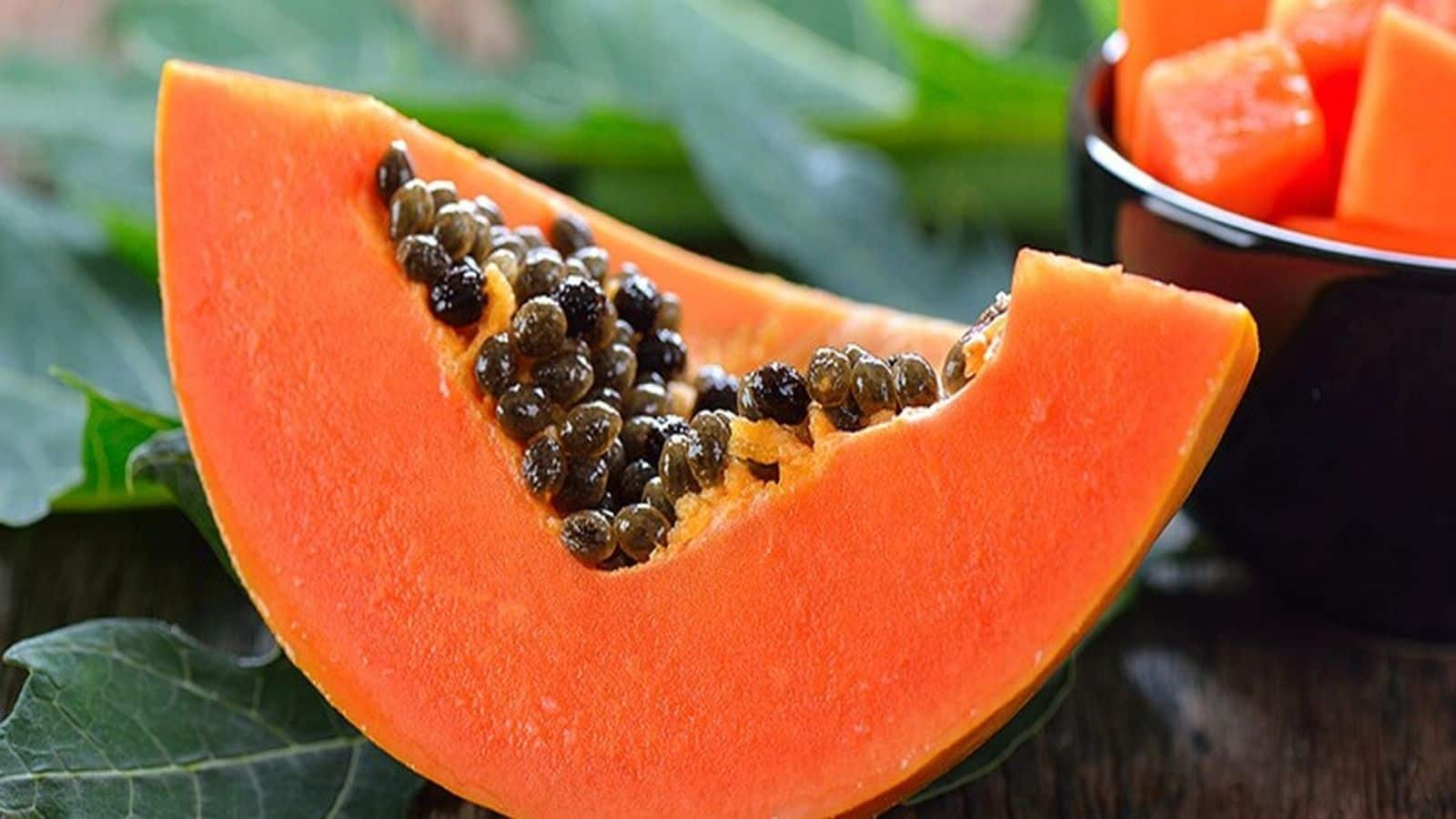 Papaya for Diabetes: डायबिटीज के मरीजों के लिए पपीता फायदेमंद है या नहीं, जानिए पूरी डिटेल