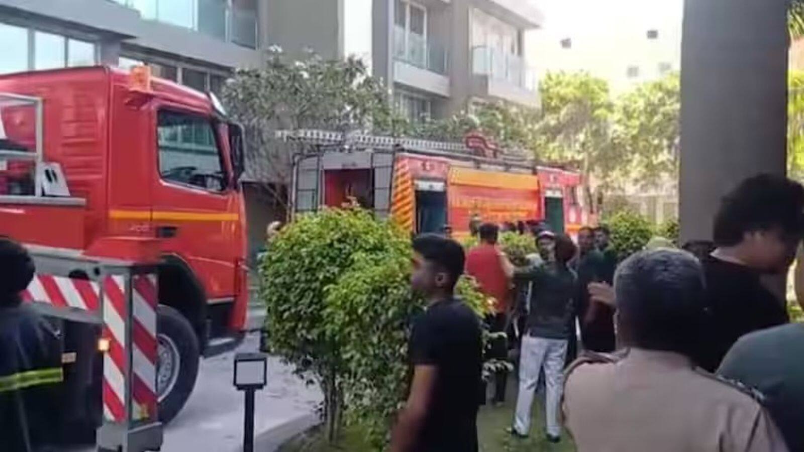 Rajkot Fire: गुजरात के राजकोट की एक बहुमंजिला इमारत में लगी आग, 3 लोग जलकर खाक, 30 लोग फंसे
