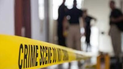 एक बंद घर, एक लाश और भूख से जूझती 27 साल की लड़की

