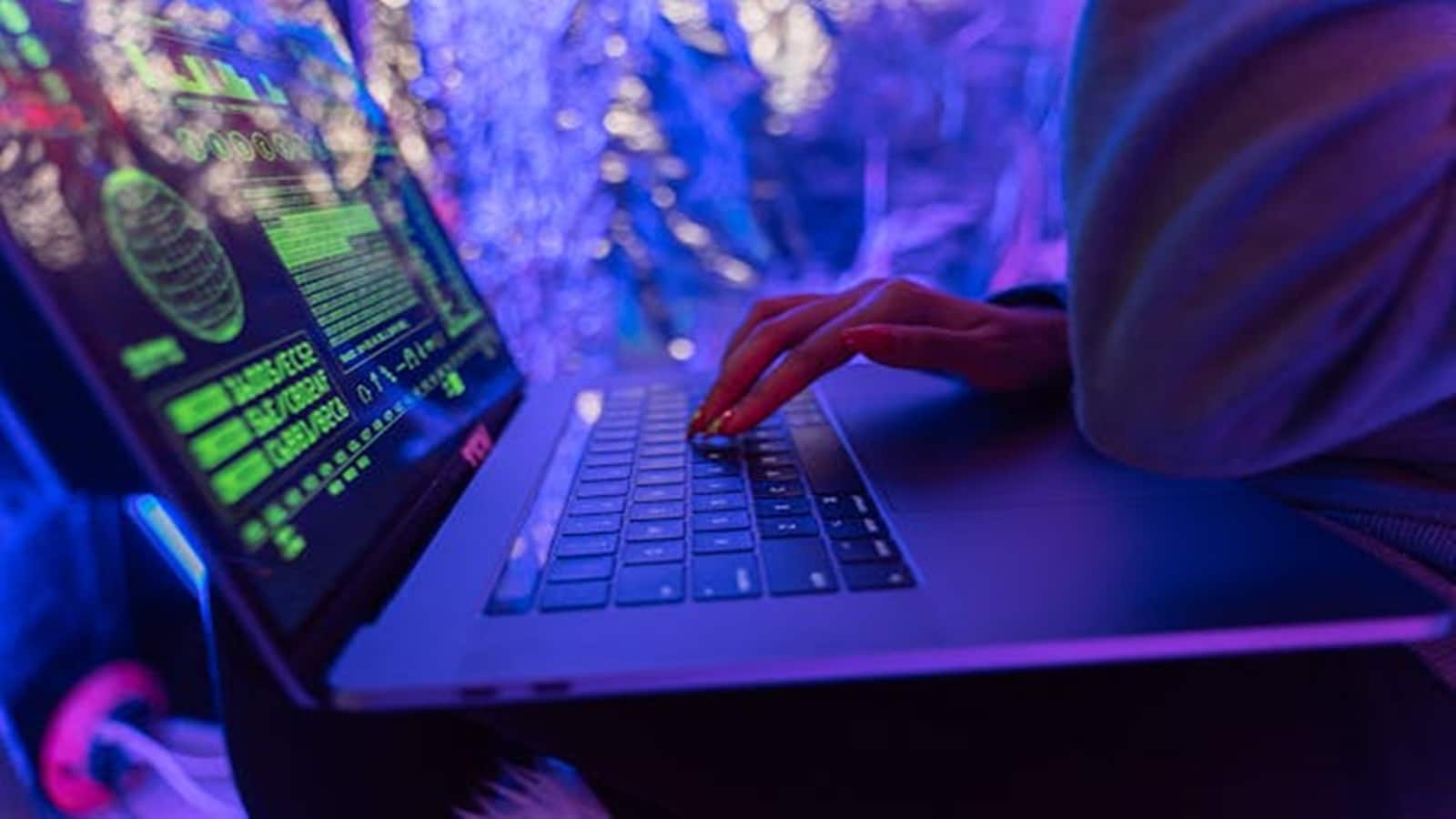 Cyber ​​Awareness Month 2025 : साइबर अपराधी भी प्लेयर बनकर खेलते हैं गेम, संकट में फंस जाएं तो क्या करें?