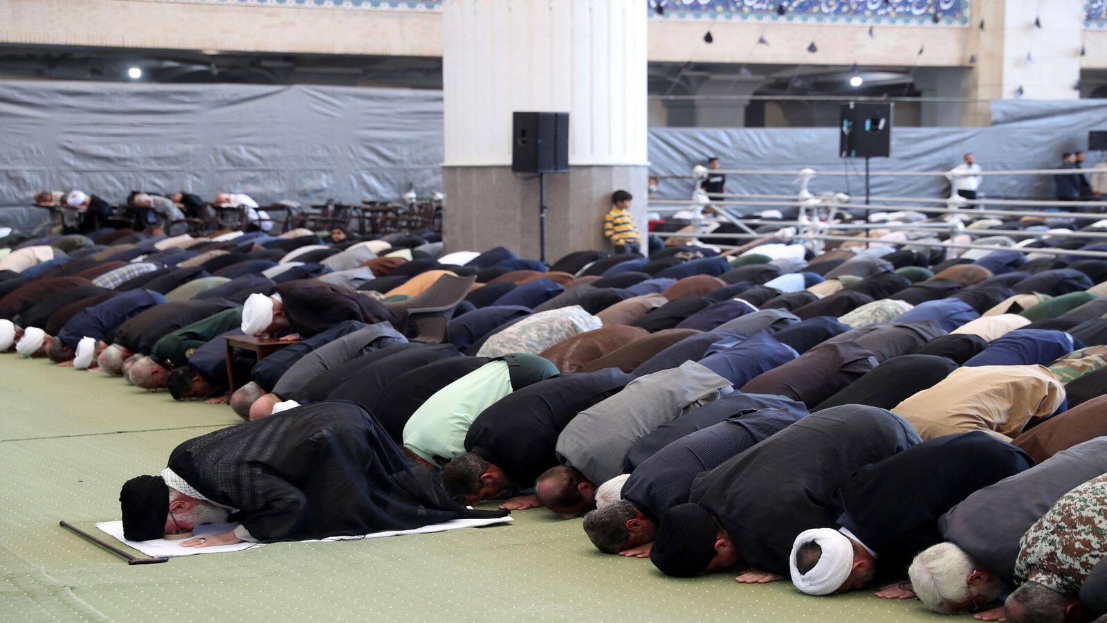 Ramadan 2025: कब और कैसे पढ़ी जाती है तरावीह की नमाज? यहां जानें पढ़ने का सही तरीका