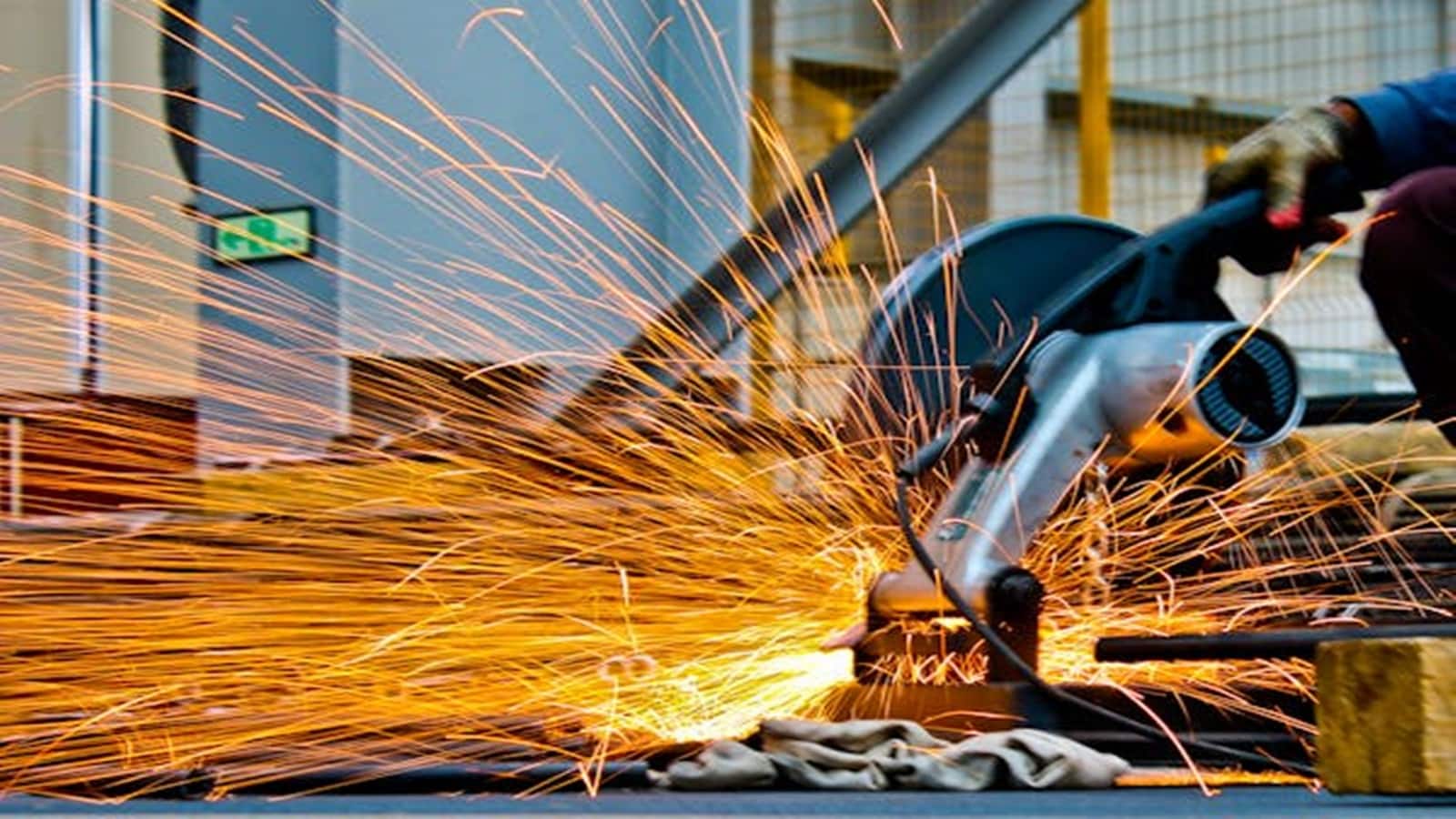 Safeguard Duty on Steel: स्टील पर 12% की सेफगार्ड ड्यूटी, बड़ी और छोटी कंपनियों आई आमने-सामने