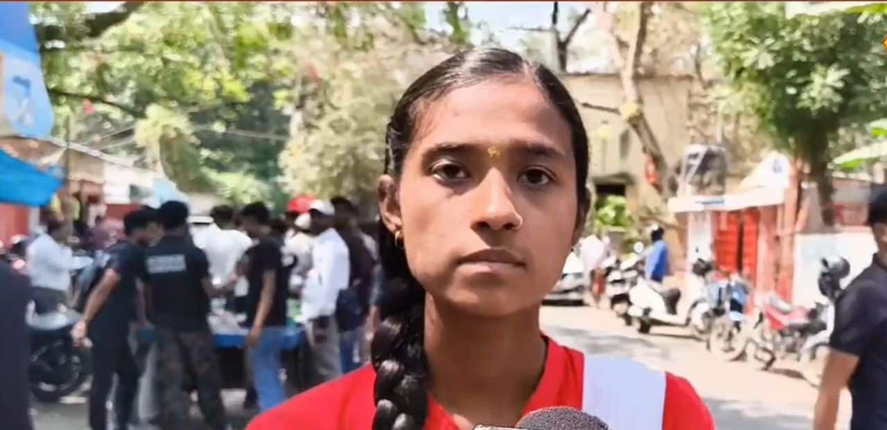 Bihar Board Result 2025: परचून की दुकान चलाने वाले की बेटी लेकर आई बिहार बोर्ड में 88% मार्क्स, बनना चाहती है इनकम टैक्स ऑफिसर