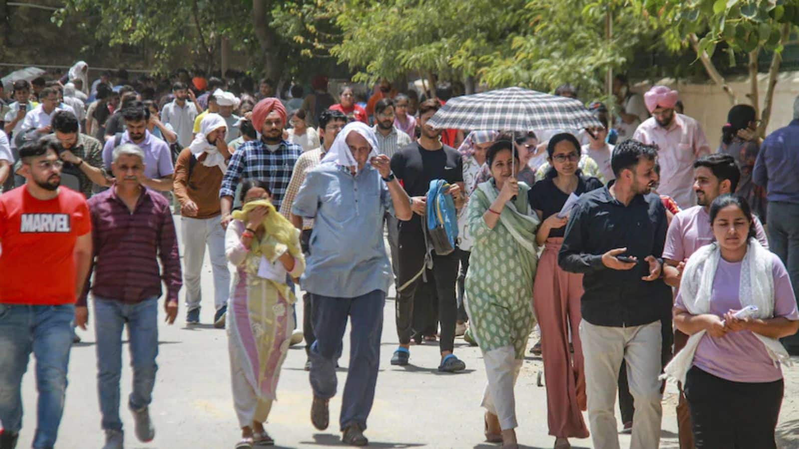 Delhi weather Update: दिल्ली में गर्मी से हाल बेहाल, तापमान में जबरदस्त उछाल, IMD ने बताया कब मिलेगी राहत