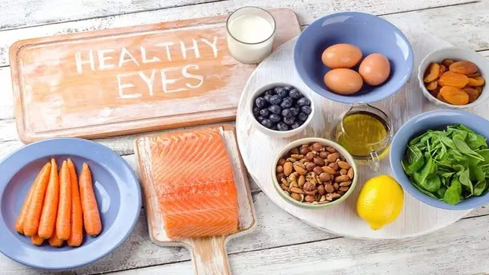 Food for eyesight: चश्मा लगाने वाले इन 7 चीजों का करें सेवन, बढ़ेगी रोशनी, उतर जाएगा चश्मा Food for eyesight: चश्मा लगाने वाले इन 7 चीजों का करें सेवन, बढ़ेगी रोशनी, उतर जाएगा चश्मा