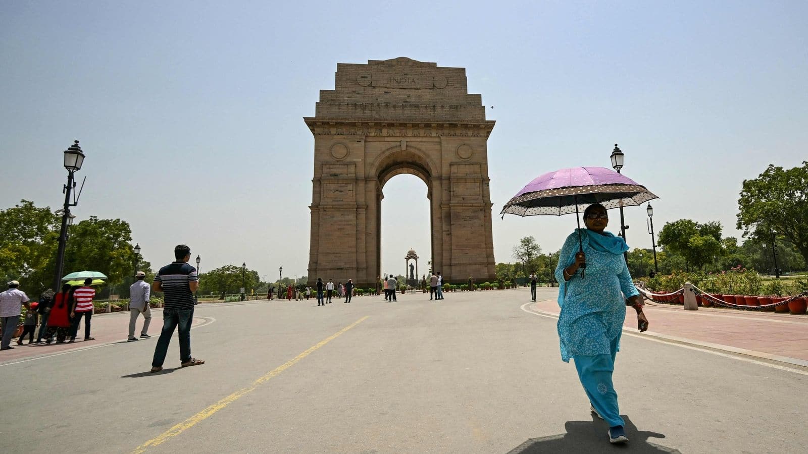 Delhi Heatwave: दिल्ली का अधिकतम तापमान 37.8 डिग्री सेल्सियस, IMD ने जारी किया अलर्ट